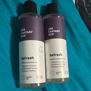 Her fantasy box Refresh Feminine Cleansing Gel – Purple/White